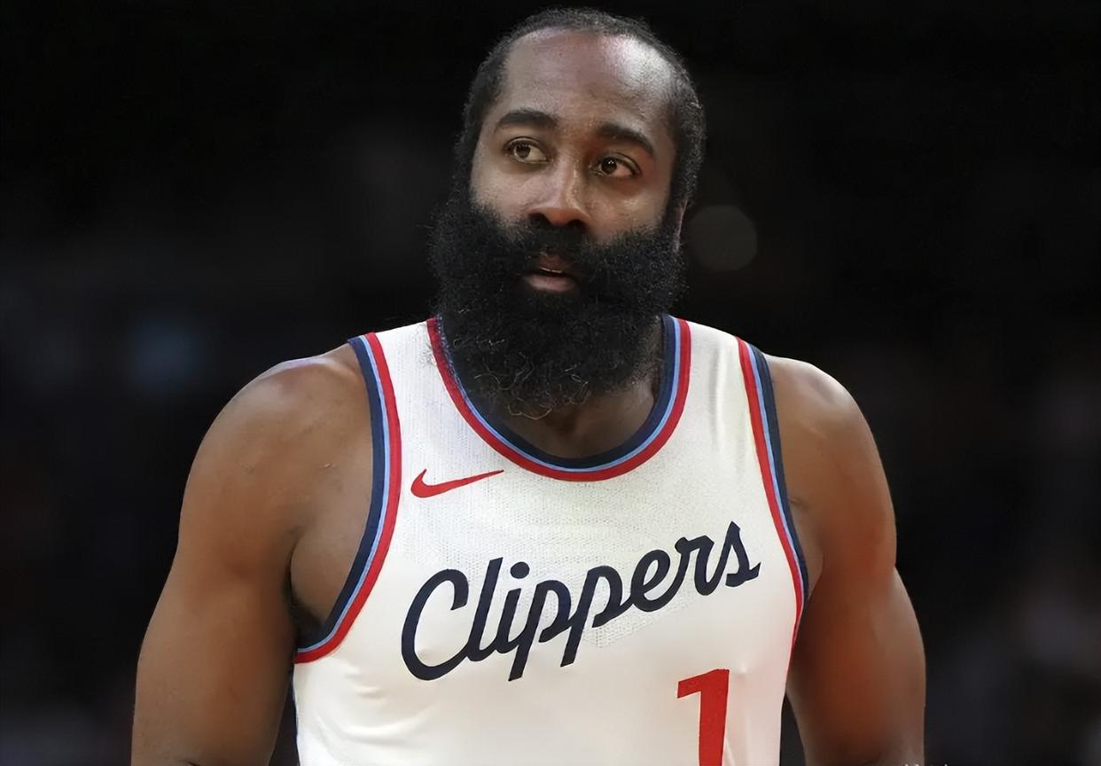 俄克拉荷马雷霆训练开放日，加时末段豪取连胜引欢呼，国王杯在即，临场指挥获称赞的简单介绍